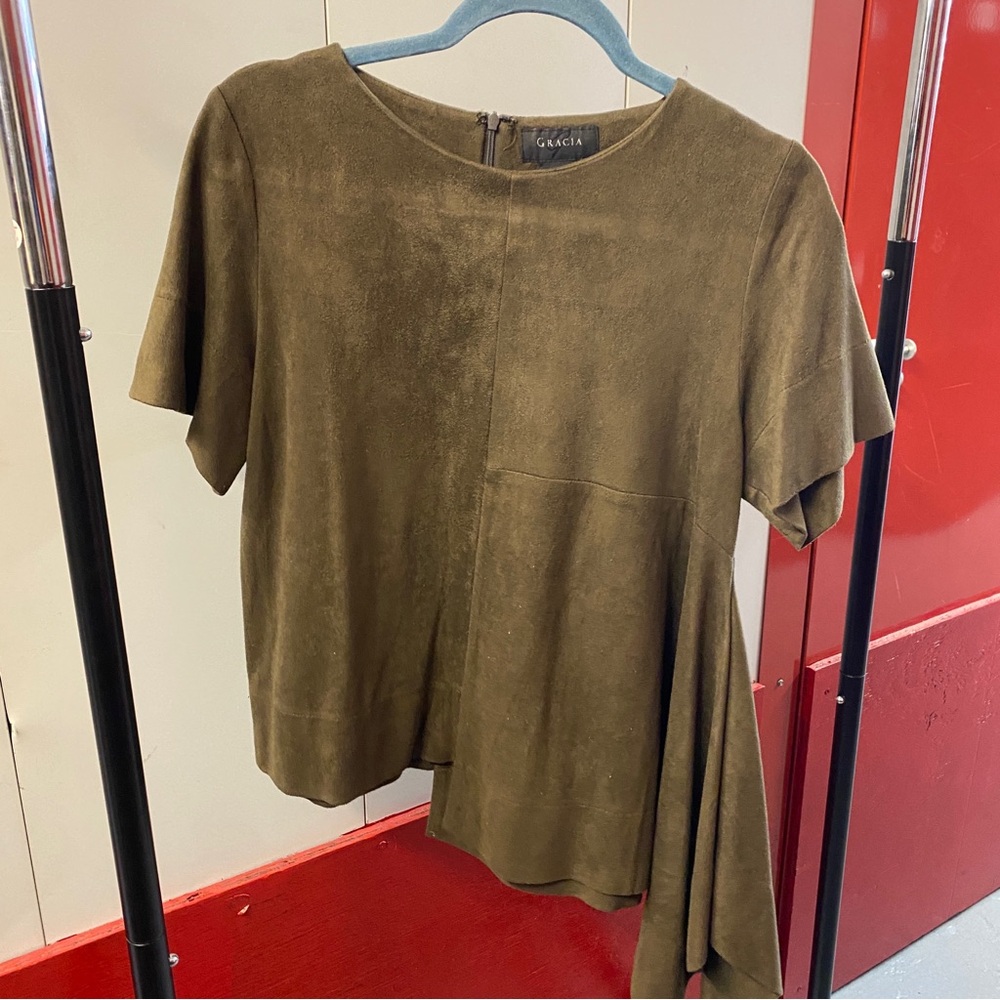 Gracia Olive Suede-Look Short Sleeve Top | Size M